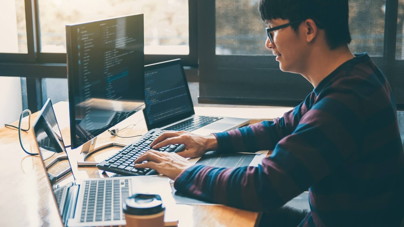professional-development-programmer-working-in-pro-2022-11-17-06-07-09-utc-1.jpg